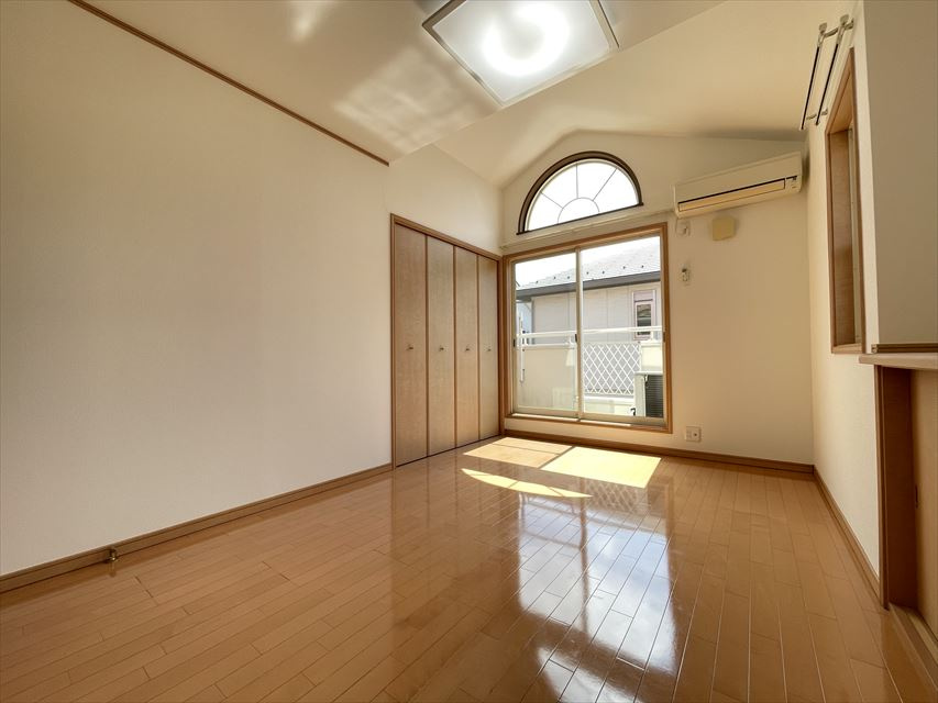 新白岡チェリー館の寝室|6.75帖洋室