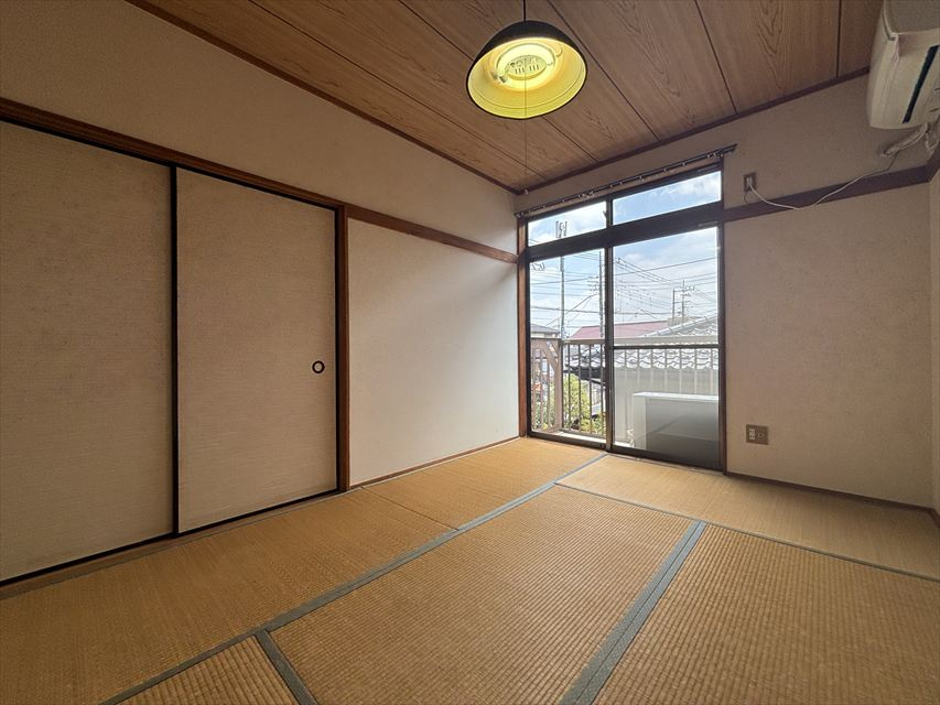 テラスハウスケンの和室|畳の上でゆっくりとくつろげる和室です