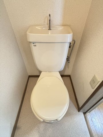 テラスハウスケンのトイレ|ゆったりとした空間のトイレです