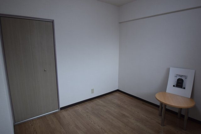 シェリール北原台の洋室|手前の洋室です
前回募集時の写真です
家具等はつきません