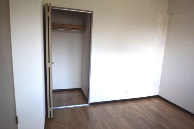 シェリール北原台の洋室|手前の洋室です
前回募集時の写真です
家具等はつきません