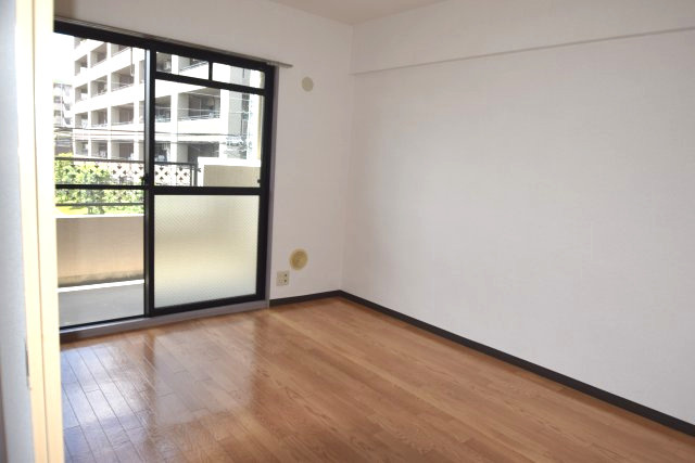 シェリール北原台の洋室|リビング横の洋室です
前回募集時の写真です
家具等はつきません