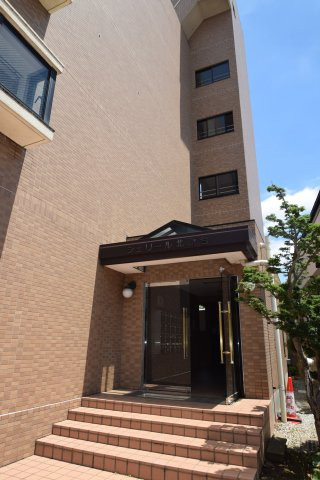 シェリール北原台のエントランス|落ち着いたエントランスです