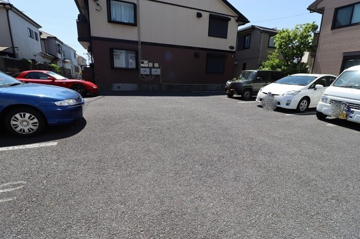 アルシュ１１の駐車場