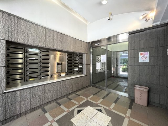 ア・ヴェーラ並木のエントランス|建物の内部です