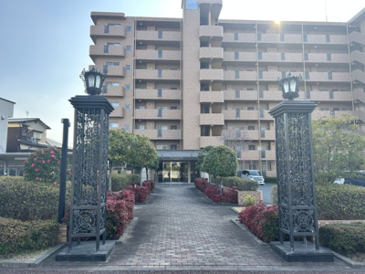 【外観】 | サントノーレ大牟田 | 格式高いホテルを彷彿とさせる、品格漂うロングアプローチ