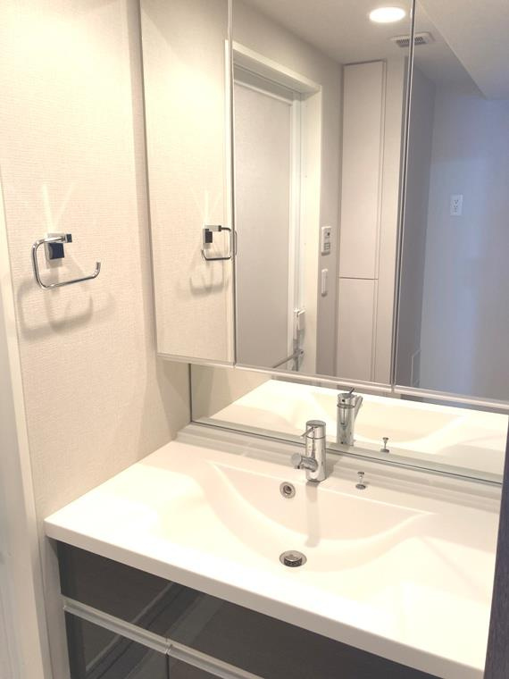 サンメゾン浦和高砂エルドの洗面所|脱衣スペースもあります