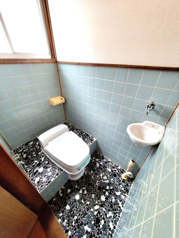 東広島市西条土与丸２丁目の一戸建てのトイレ
