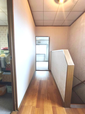 【内装】 | 大津市本宮2丁目7-1　中古戸建 | 二階階段から通路