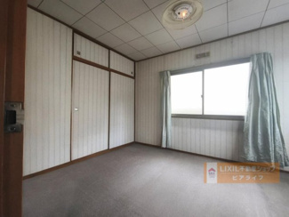 【洋室】 | 大津市本宮2丁目7-1　中古戸建 | 洋室、AIで家具を消しています