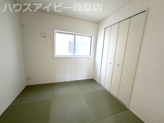 【和室】 | 瑞穂市野田新田新築建売残り1棟！お車並列5台以上可能！広めのインナーバルコニーのあるお家！ | 瑞穂市野田新田新築建売残り1棟！お車並列5台以上可能！広めのインナーバルコニーのあるお家！
