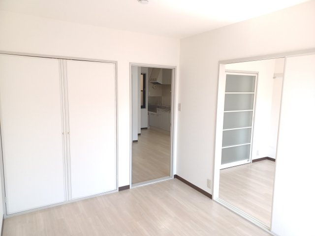 エマーユ・ピノの内装|明るい室内です