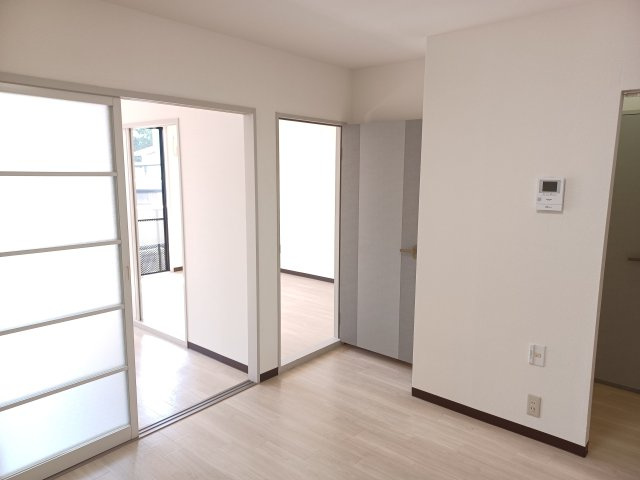 エマーユ・ピノの内装|明るい色調の室内です