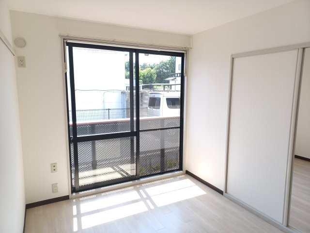 エマーユ・ピノの洋室|洋室です