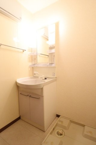 ファミール河内の独立洗面台