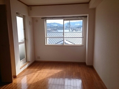 【内装】 | オネスティ | 明るい色調の室内です