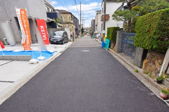 テラシエ浜甲子園1丁目新築一戸建て│4LDK+駐車２台可の前面道路含む現地写真|前面道路は北西側4.5ｍ公道です。