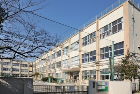 足立区立　西伊興小学校まで823m
