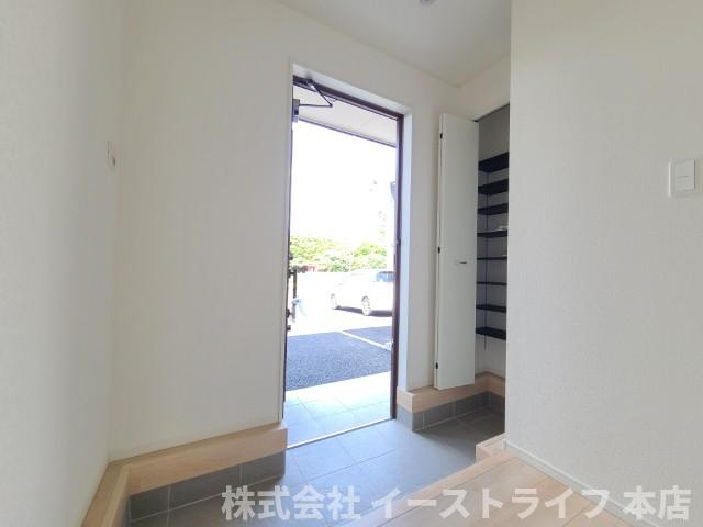 【新築戸建】　いわき市錦町第31　ラスト1棟！の玄関|1号棟写真　玄関にはシューズクローゼットが付いています