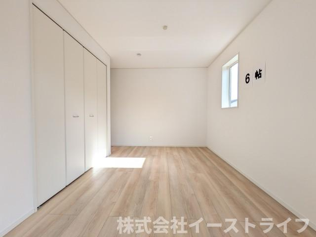 【新築戸建】　いわき小名浜大原第9の子供部屋|家具などのインテリアともマッチしておしゃれ感が出しやすく、身の回りの整理がしやすいのも洋室の魅力です◎