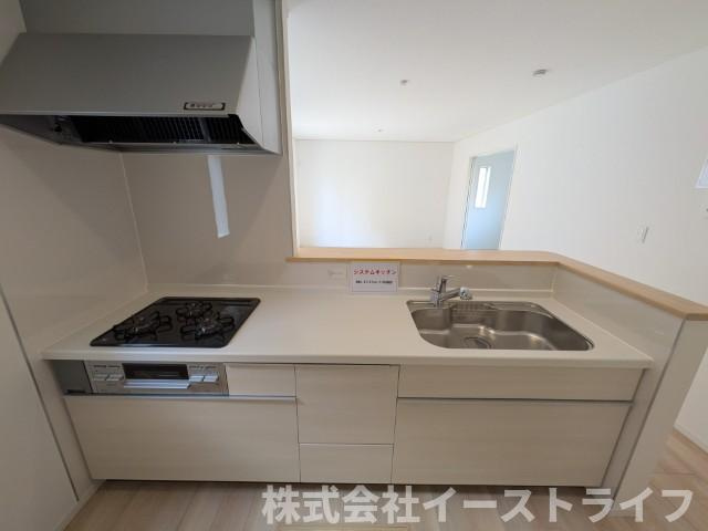 【新築戸建】　いわき小名浜大原第9のキッチン|同社施工写真　お掃除がしやすいのもシステムキッチンの魅力です(^^)/