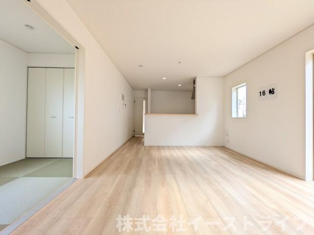 【新築戸建】　いわき小名浜大原第9の居間・リビング|広いリビングは、ご家族でゆっくりくつろぎたい方におすすめです。