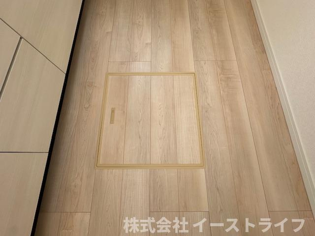 【新築戸建】　いわき市内郷内町第7　全1棟の収納|同社施工写真　キッチンには床下収納が付いています♪