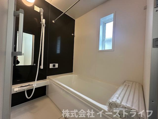 【新築戸建】　いわき市内郷内町第7　全1棟の浴室|同社施工写真　リラックスできる雰囲気の浴室です。洗い場が広々としています。浴槽も広くリラックスするには最適です。
