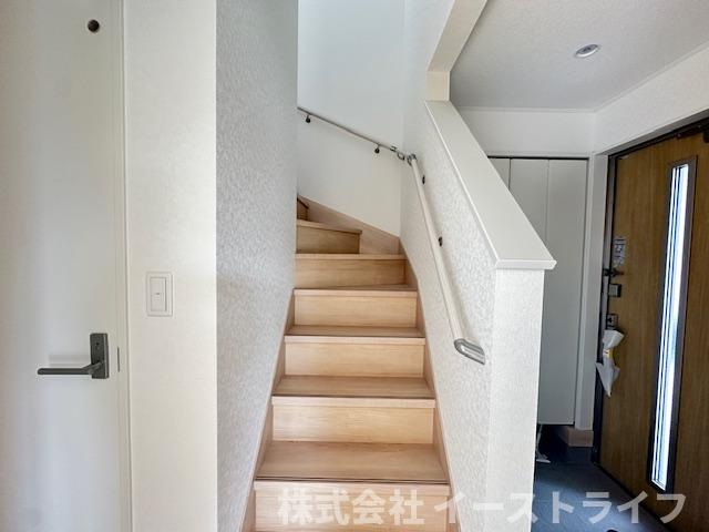 【新築戸建】　いわき市内郷内町第7　全1棟の内装|同社施工写真　階段スペースです。手すりが付いているので安心です。