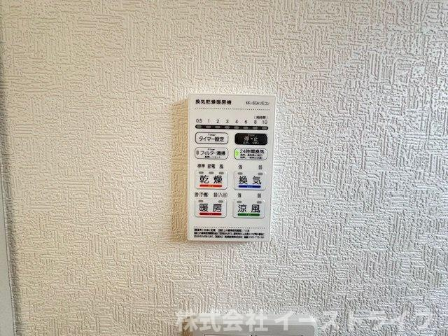 【新築戸建】　いわき市内郷内町第7　全1棟の冷暖房・空調設備|同社施工写真　浴室乾燥機付きリモコン