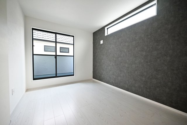 テラシエ浜甲子園1丁目新築一戸建て│4LDK+駐車２台可の洋室|主寝室想定、2階洋室6.7帖。アクセントクロスで壁を貼り分けたデザイン性の高いお部屋です。