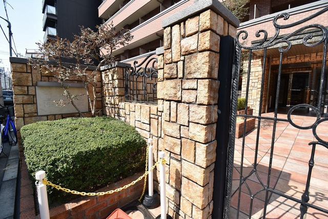 大阪市西区新町４丁目の賃貸マンションのエントランス