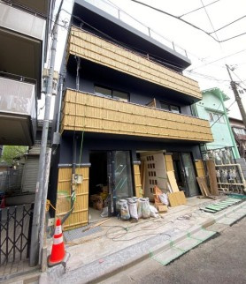 【外観】 | フラットガーデン | 鉄筋コンクリート造のがっちりとした建物。
