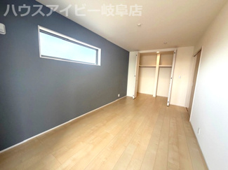 【洋室】 | 本巣市下真桑新築建売全3棟！長期優良住宅！耐震等級3・住宅性能評価書取得！お車並列3台可能！ | 本巣市下真桑新築建売全3棟！長期優良住宅！耐震等級3・住宅性能評価書取得！お車並列3台可能！