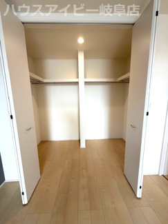 【収納】 | 本巣市下真桑新築建売全3棟！長期優良住宅！耐震等級3・住宅性能評価書取得！お車並列3台可能！ | 本巣市下真桑新築建売全3棟！長期優良住宅！耐震等級3・住宅性能評価書取得！お車並列3台可能！