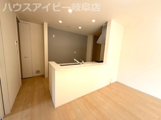 【キッチン】 | 本巣市下真桑新築建売全3棟！長期優良住宅！耐震等級3・住宅性能評価書取得！お車並列3台可能！ | 本巣市下真桑新築建売全3棟！長期優良住宅！耐震等級3・住宅性能評価書取得！お車並列3台可能！