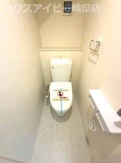 【トイレ】 | 本巣市下真桑新築建売全3棟！長期優良住宅！耐震等級3・住宅性能評価書取得！お車並列3台可能！ | 本巣市下真桑新築建売全3棟！長期優良住宅！耐震等級3・住宅性能評価書取得！お車並列3台可能！