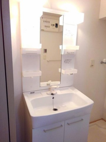 ベル　セレーノ　Ｂ棟の洗面所|コンパクトで使いやすい洗面所