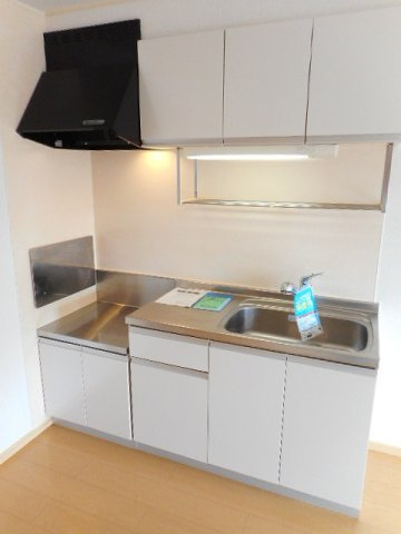 メゾン・ヴィオラ　Ａ棟のキッチン|コンパクトなキッチンで掃除もラクラク