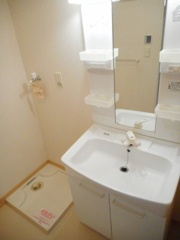 メゾン・ヴィオラ　Ａ棟の洗面所|脱衣スペースもあります