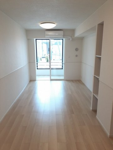 グランブルー　Ｂの居間・リビング|ゆったり過ごせるリビングです