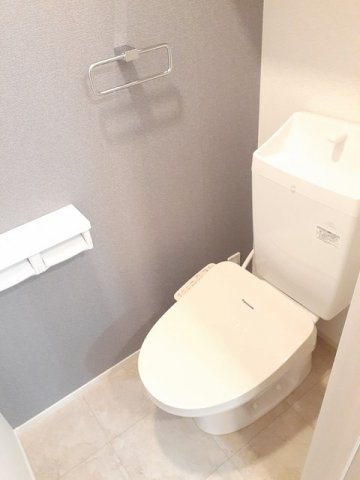 グランブルー　Ｂのトイレ|落ち着いた色調のトイレです