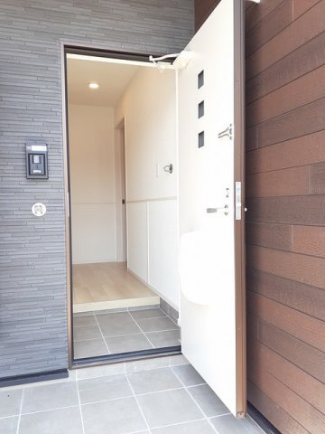 グランブルー　Ｂの玄関|落ち着いた玄関です