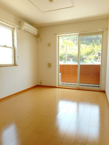 カーサ・クラレの居間・リビング|使いやすいリビングです