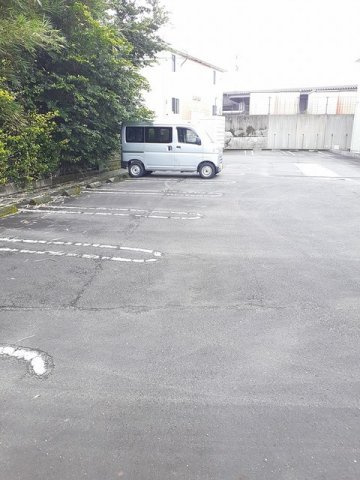 サルヴァトーレ　Ａ棟の駐車場|駐車スペースもあります