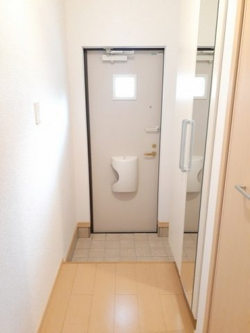 サルヴァトーレ　Ａ棟の玄関|明るい玄関です