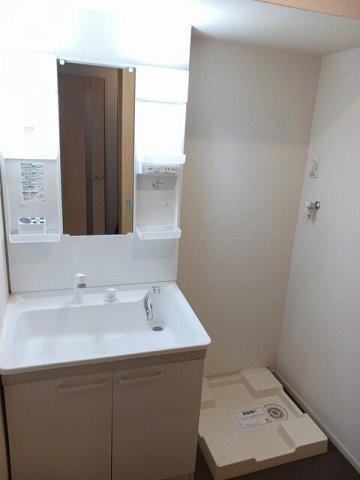 フェリース・なごみ　Ⅲの洗面所|ゆったりとスペースのある洗面所