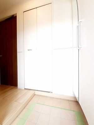 【玄関】 | フローレンス壱番館