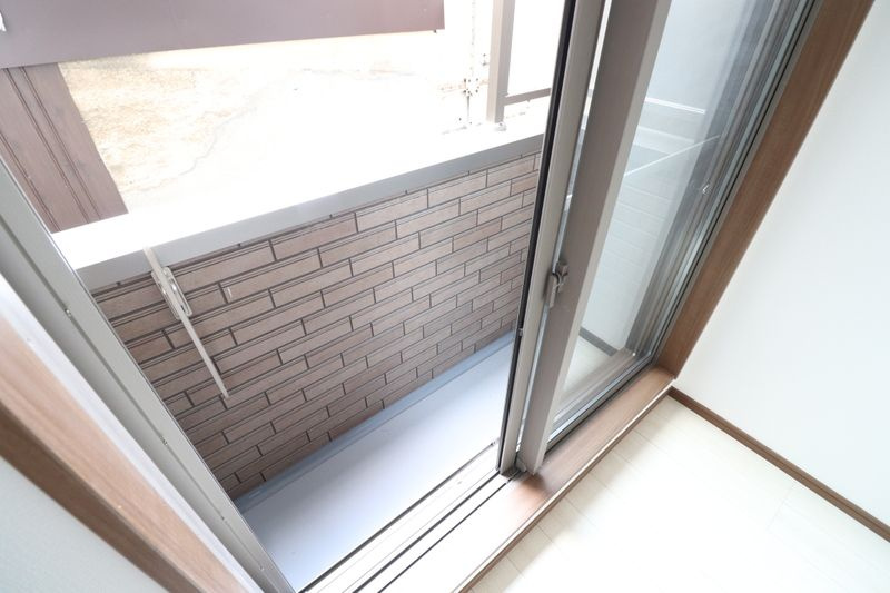 福岡市東区箱崎２丁目のアパートのバルコニー