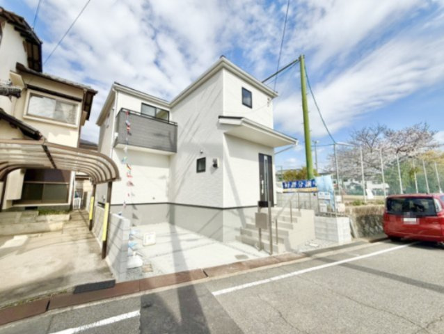 明石市魚住町西岡の前面道路含む現地写真|駐車スペース1台可！
前面約6ｍ道路に面しています◎